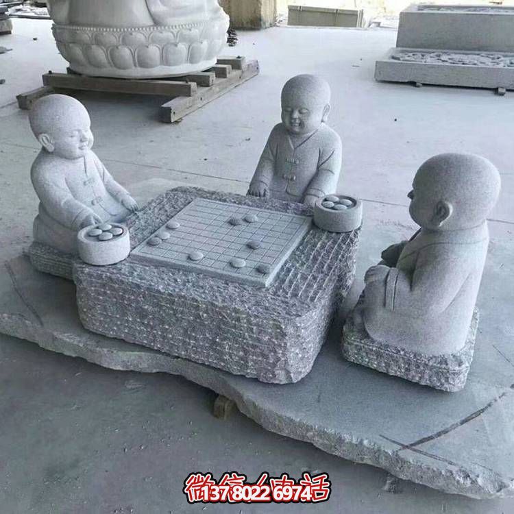 花崗巖雕像裝點庭院，打造精致奇趣景觀
