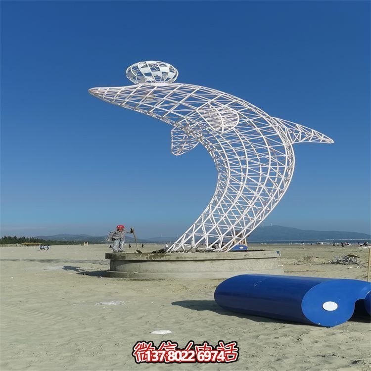 不銹鋼海豚鏤空雕塑，點綴大型景觀廣場